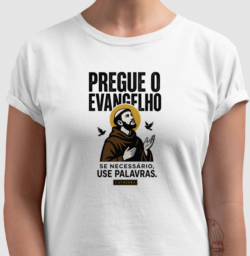 Camiseta Pregue o Evangelho, Se Necessário, Use Palavras