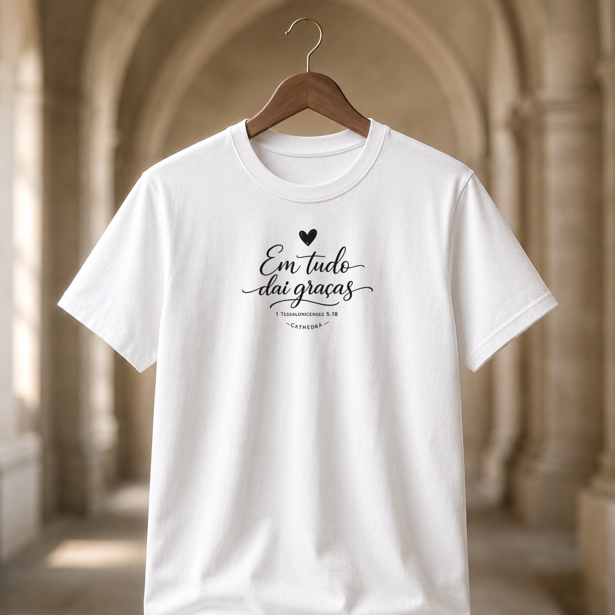 Camiseta Em Tudo Dai Graças