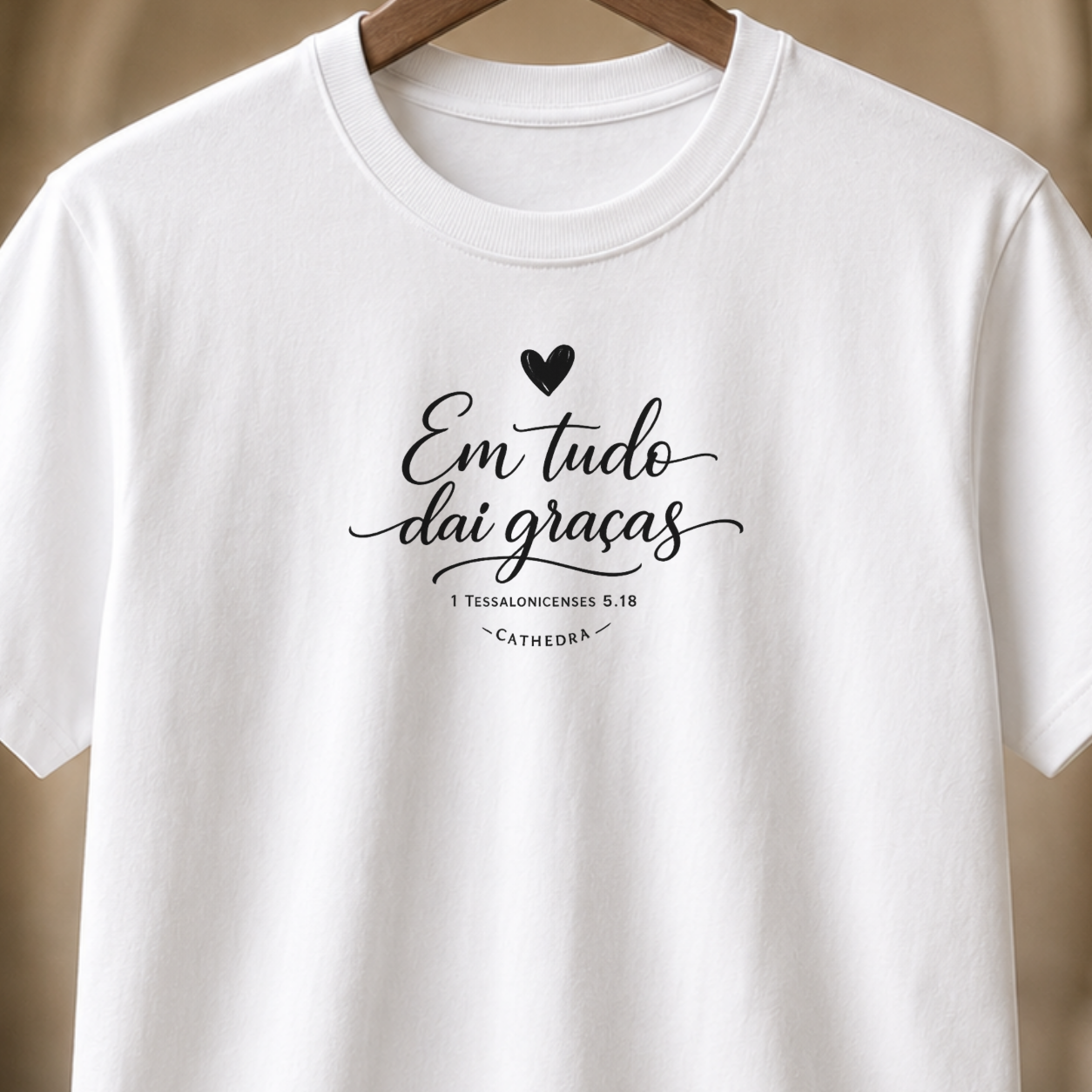 Camiseta Em Tudo Dai Graças